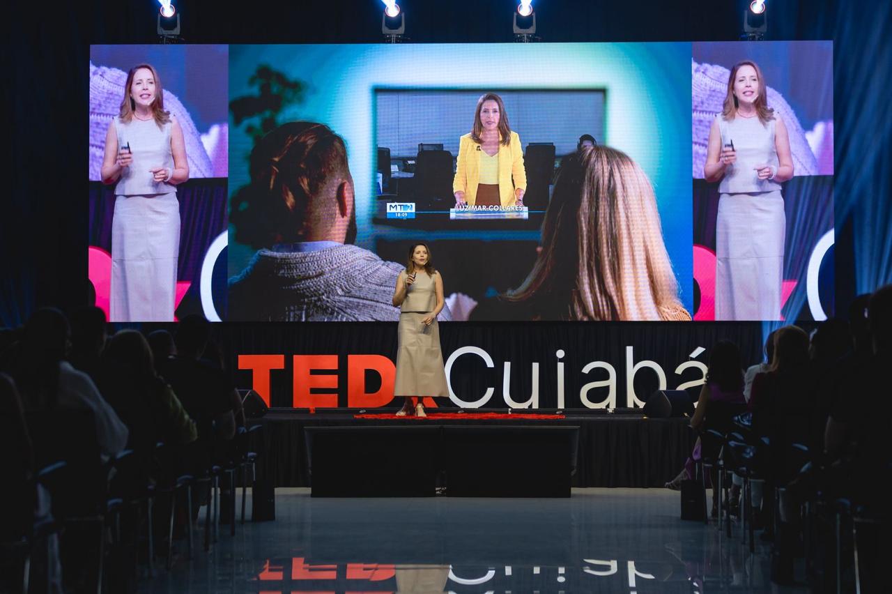 Luzimar Collares vista da plateia, no palco do TEDx Cuiabá